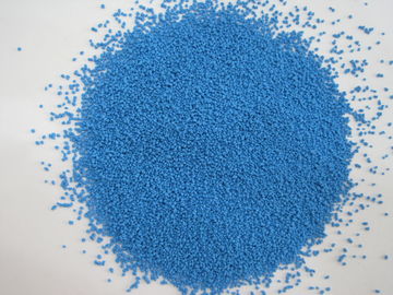 ζωηρόχρωμα βαθιά μπλε στίγματα στιγμάτων που χρησιμοποιούνται στην καθαριστική παραγωγή σκονών